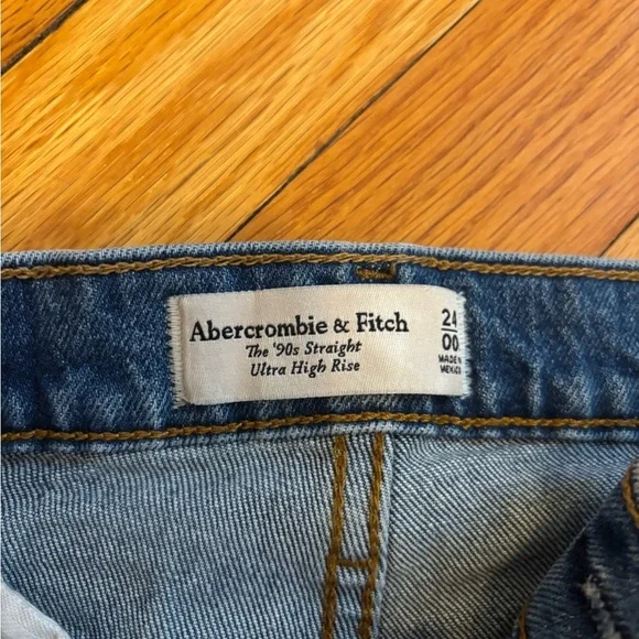 Abercrombie & Fitch - Picture 2 of 3